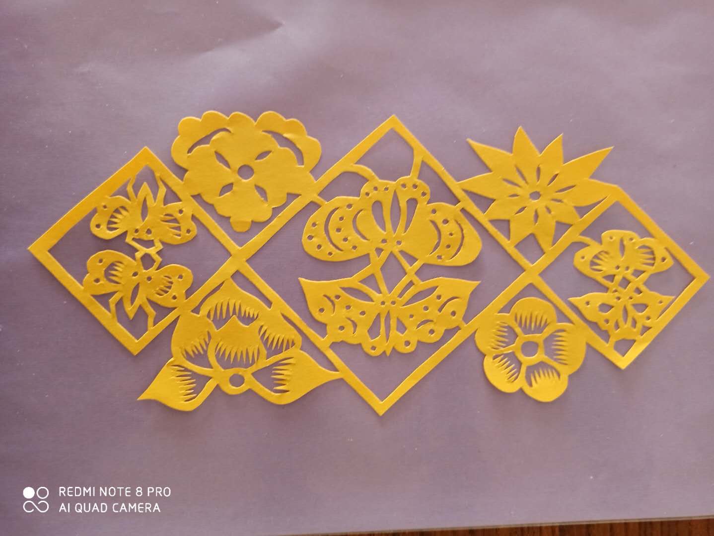 丧俗是中华民族特别重视的民俗.剪纸魂幡和纸钱自唐以后延续至今.